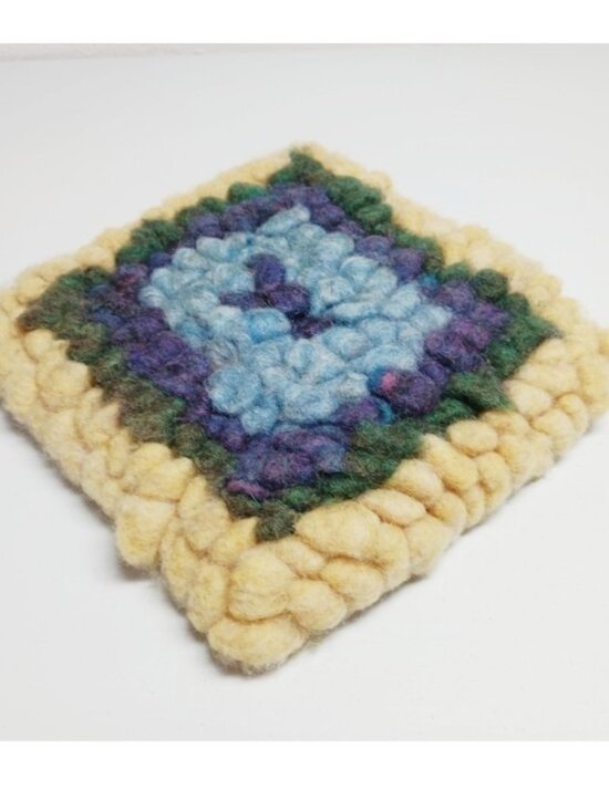 Handmade Wool 100% roving cute trivet, mat for heavy decors - Picture 2 of 4